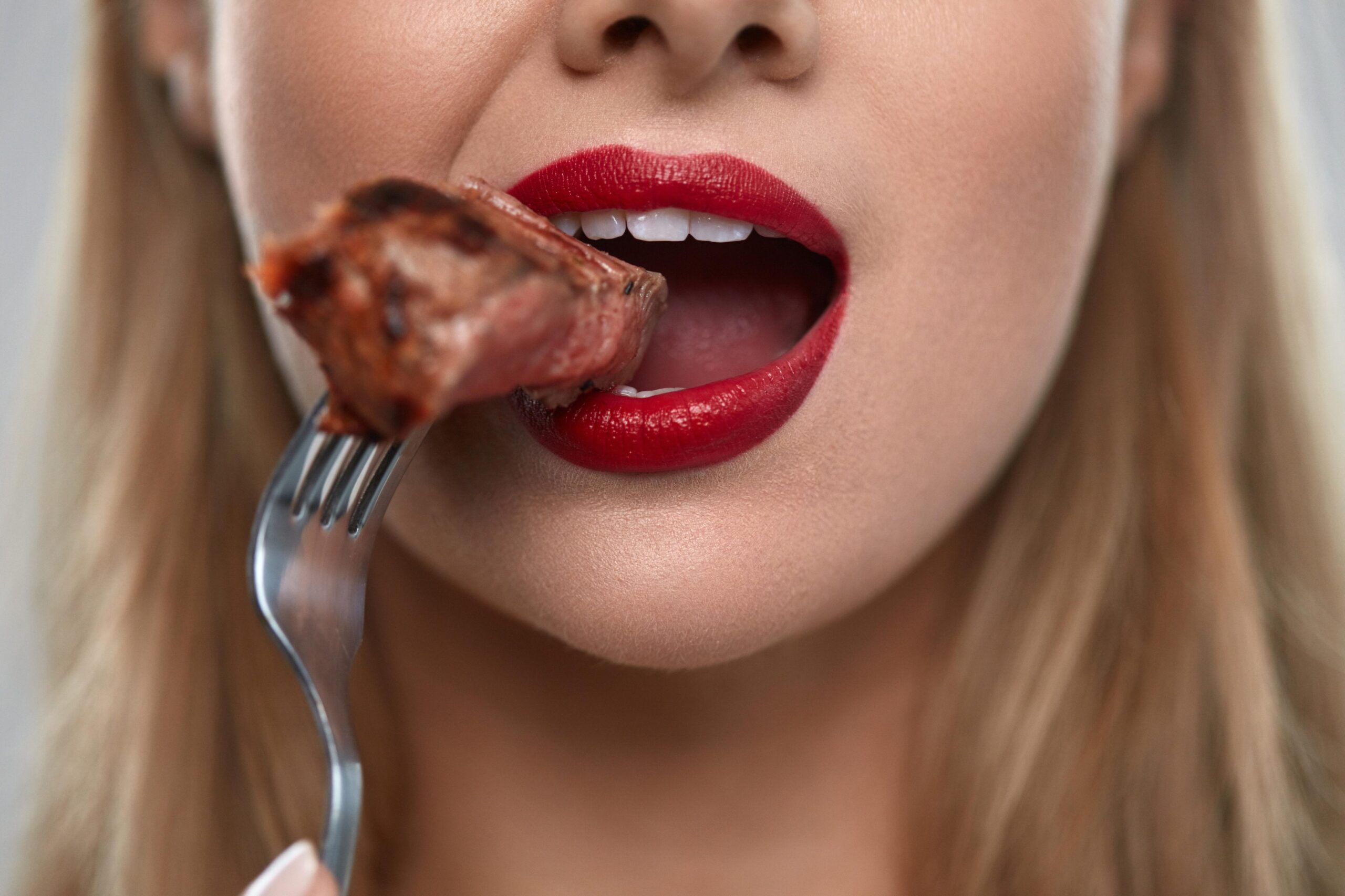 Любишь мясо «с кровью»? Рискуешь получить 15-метрового «сожителя»! 
